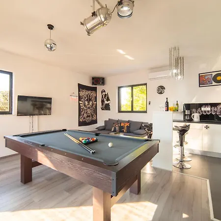 Hard&heavy Villa Privlaka (Zadar)