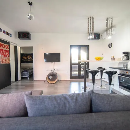 Hard&heavy Villa Privlaka (Zadar)