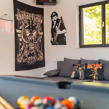 Hard&heavy Villa *