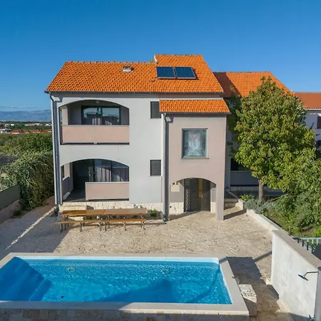 ヴィラ Hard&heavy *